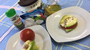 Aguacate, tomate y mozzarella